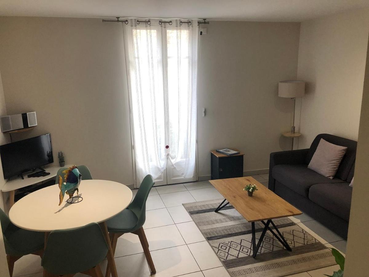 Les Poissons Apartment แซ็ต ภายนอก รูปภาพ